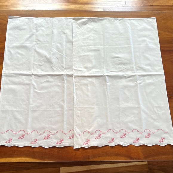 VTG 2PC Embroidered Cross-stitch Pillowcases - Picture 3 of 3